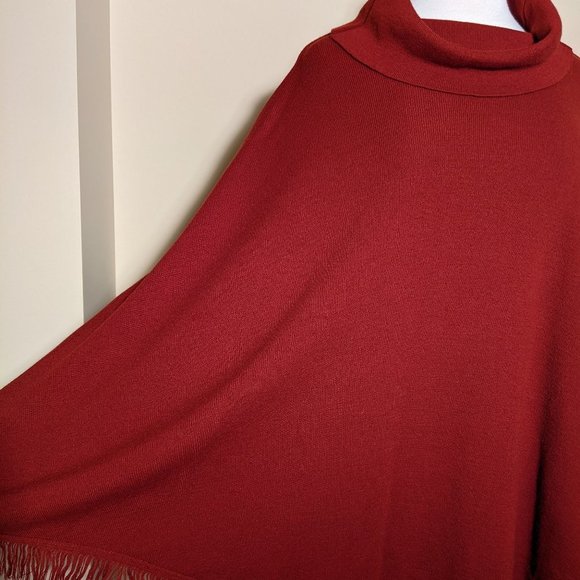 Nina Leonard Bourbon/Red Poncho. One size fits all - Picture 4 of 11